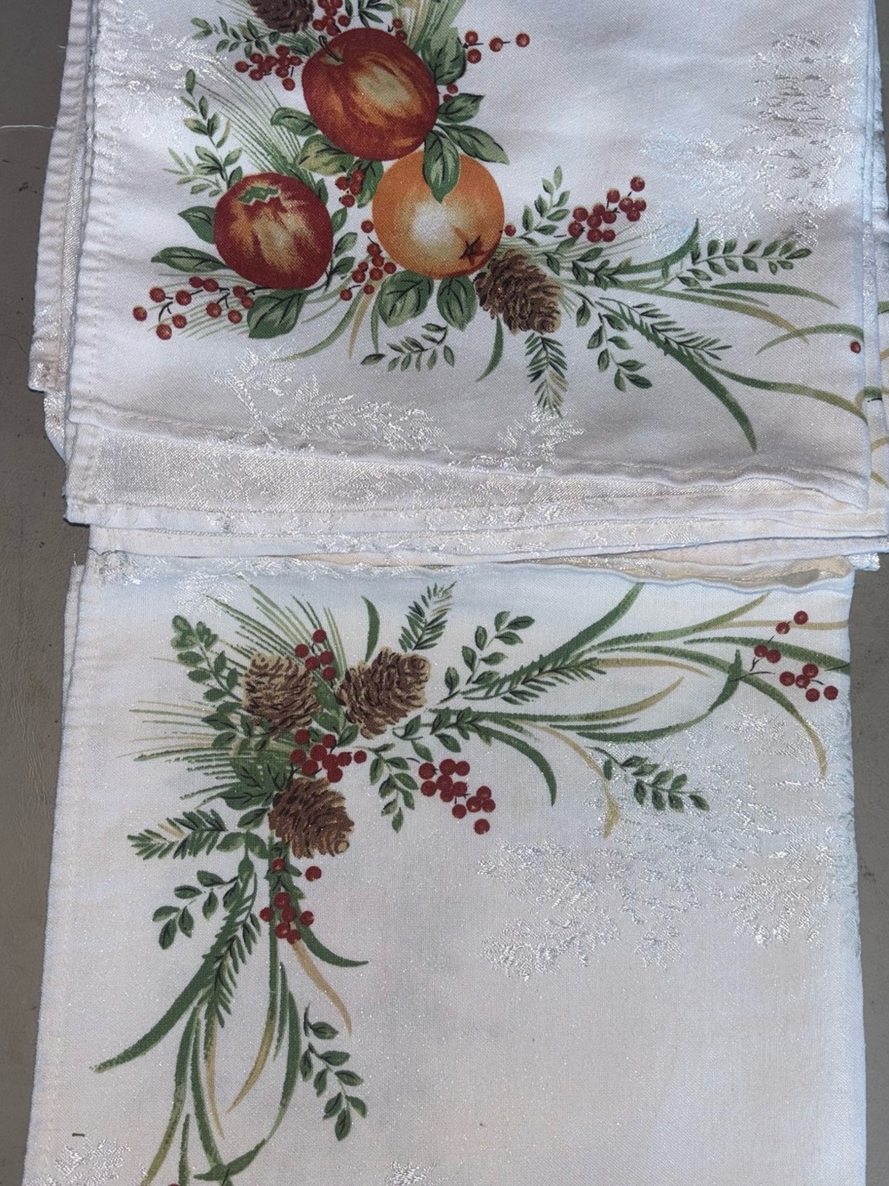 9 Holiday Pinecone & Berry cloth napkins
